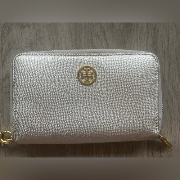 Tory Burch Metallic Silver Wristlet / Wallet with Gold Hardwire - Picture 1 of 13